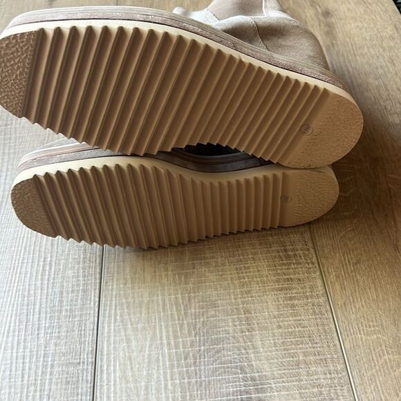 Vince Camuto Suede Omassa Wedge Boot US 7.5 - Picture 5 of 6